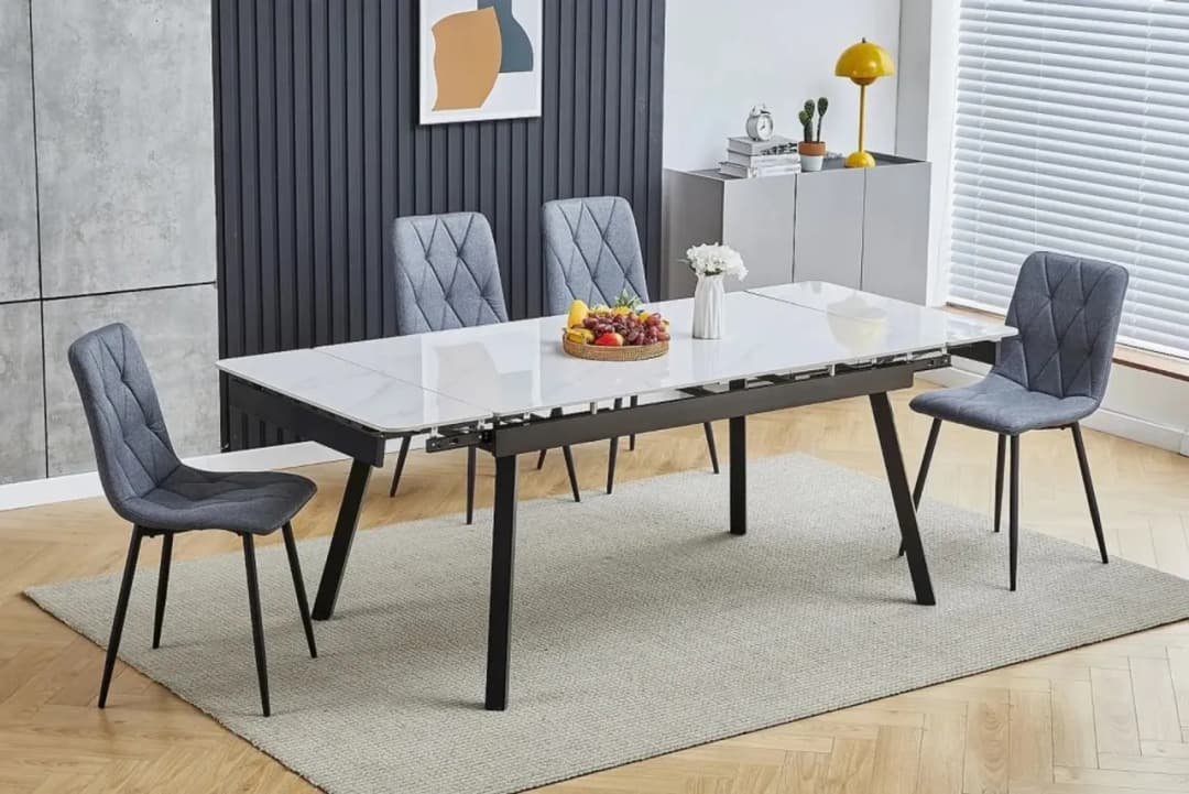 Pomysły na ścianę w kuchni przy stole - 15 inspirujących aranżacji