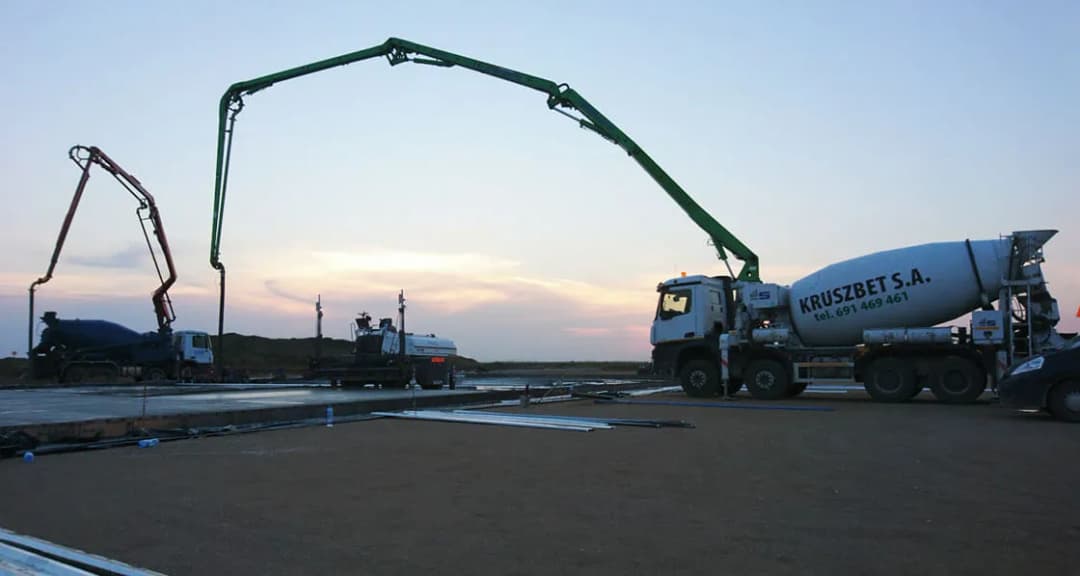 Ile kosztuje metr betonu z gruchy? Sprawdź aktualne ceny i czynniki wpływające na koszt