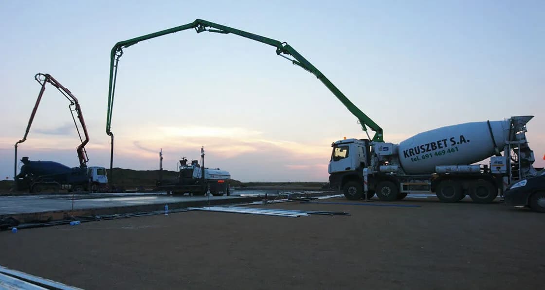 Ile kosztuje metr betonu z gruchy? Sprawdź aktualne ceny i czynniki wpływające na koszt