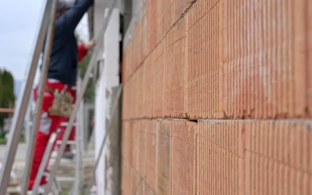 Skuteczne metody wygłuszania ścian w domu - kompletny poradnik poprawy akustyki