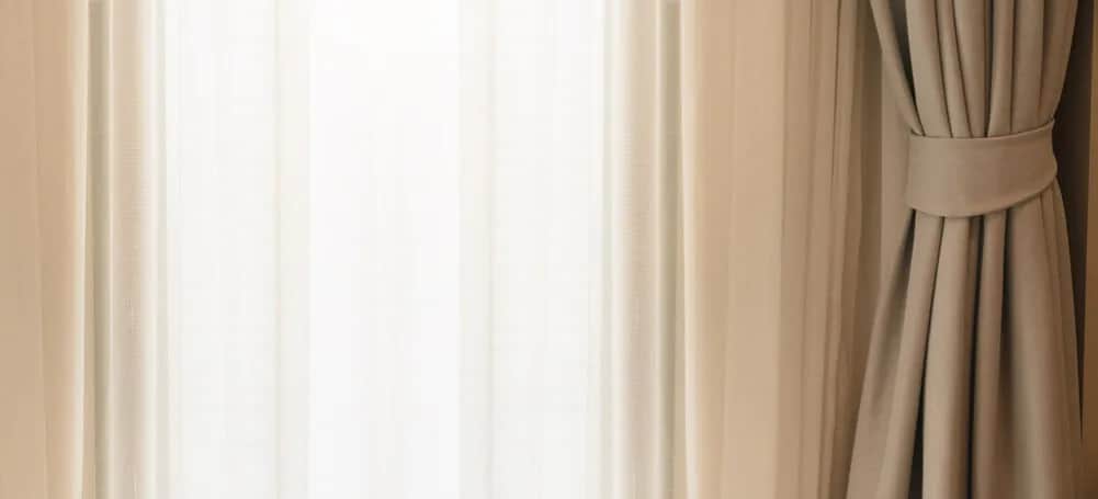 Jak dobrać idealne zasłony do koloru ścian - poradnik aranżacyjny